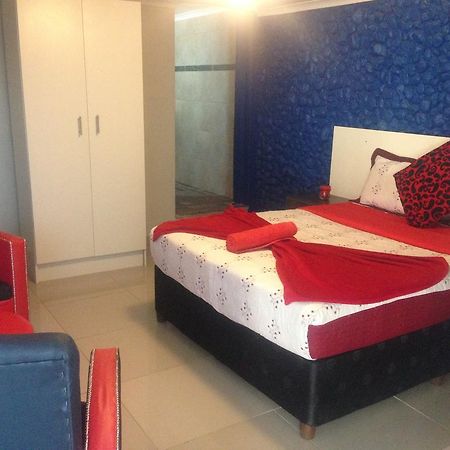 Tshedza Guest House Pretoria Bagian luar foto