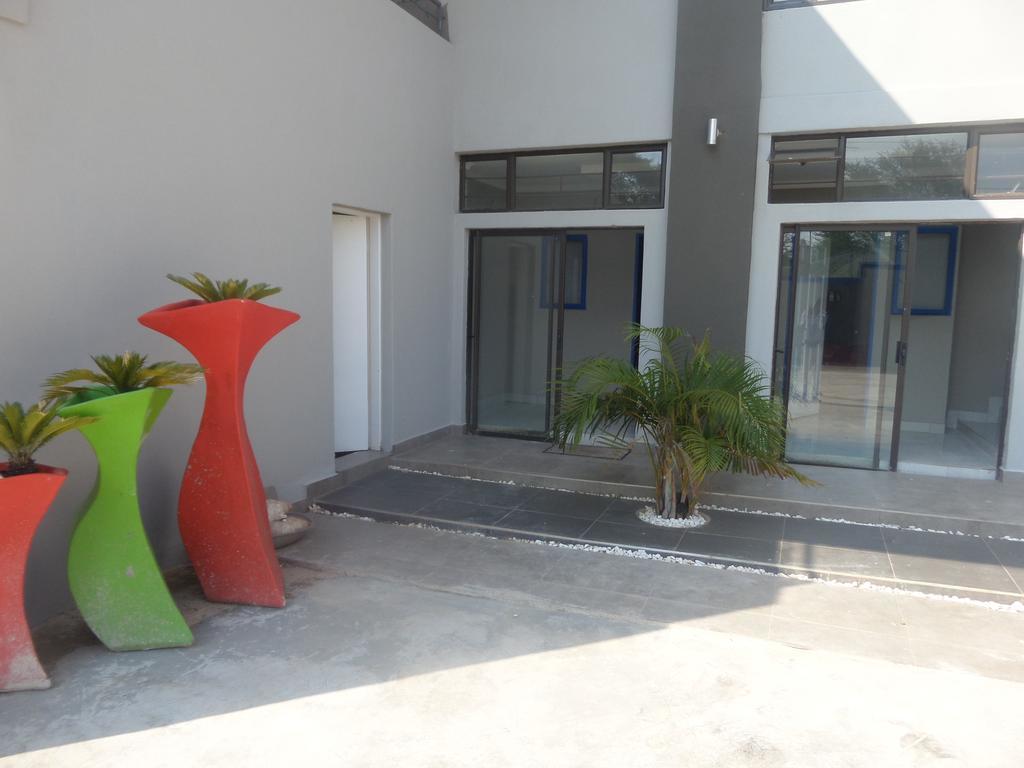 Tshedza Guest House Pretoria Bagian luar foto