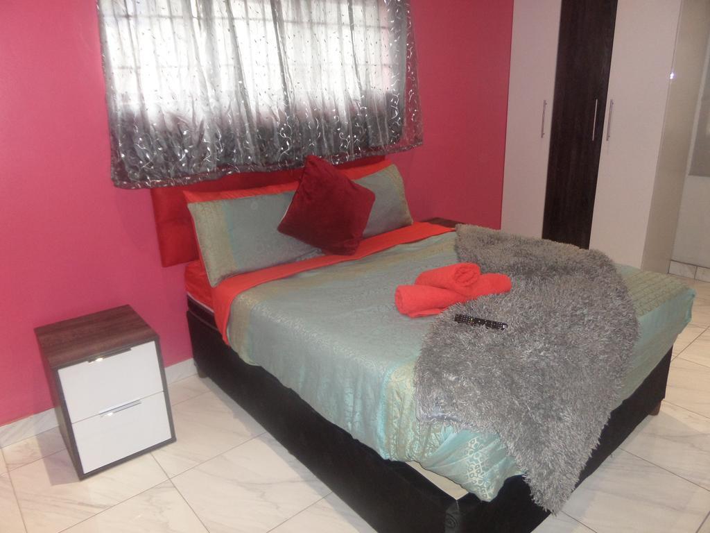 Tshedza Guest House Pretoria Bagian luar foto