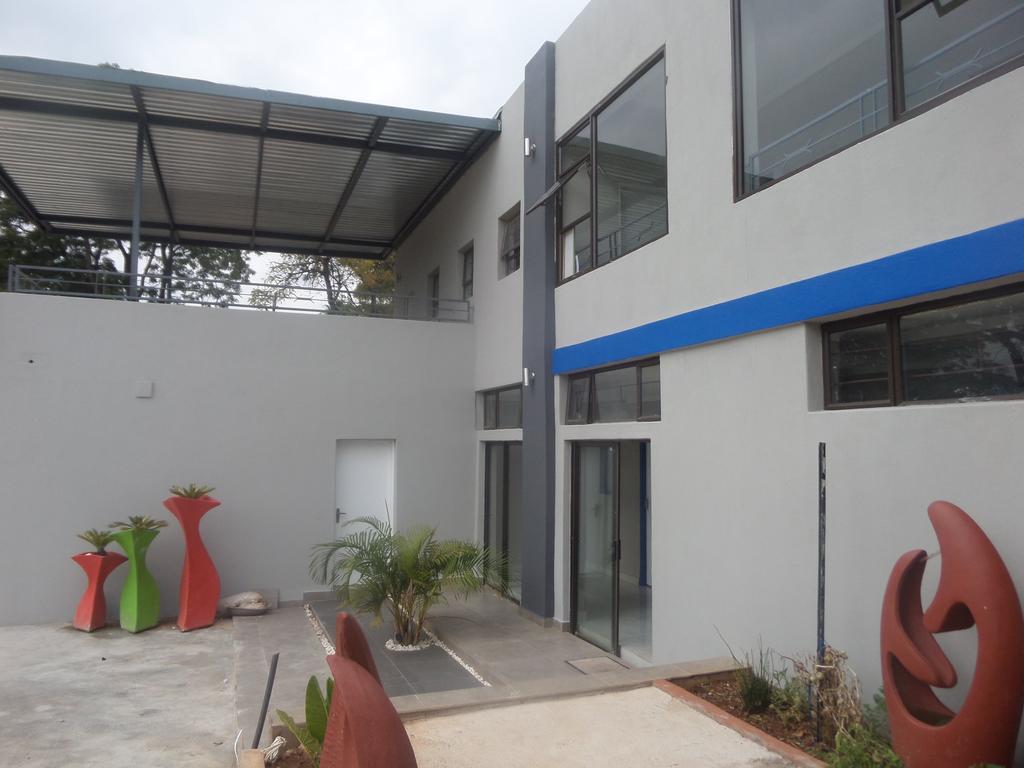 Tshedza Guest House Pretoria Bagian luar foto