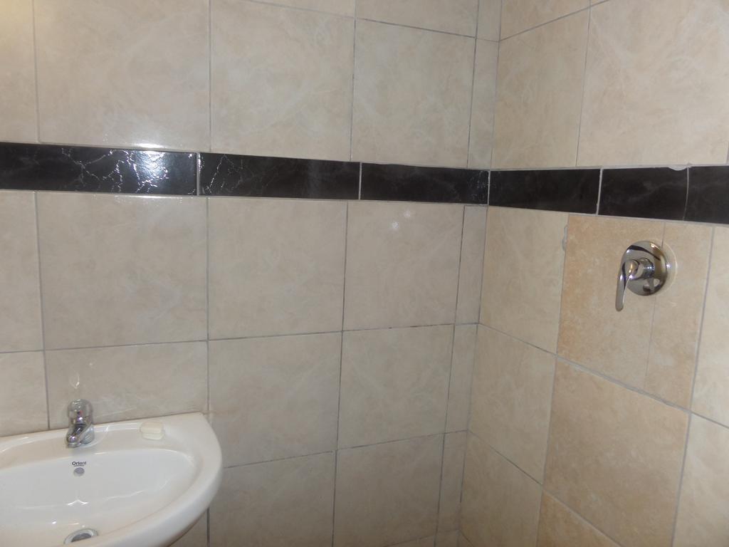 Tshedza Guest House Pretoria Bagian luar foto