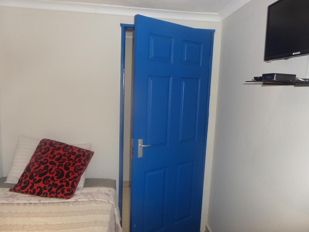 Tshedza Guest House Pretoria Bagian luar foto