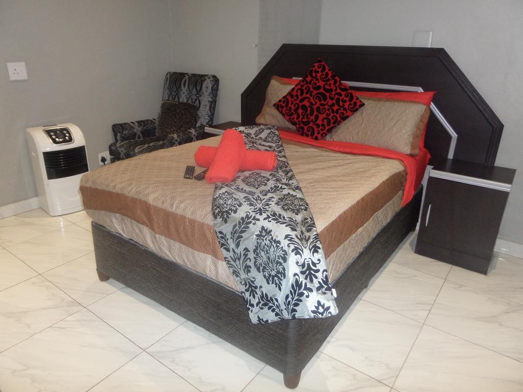 Tshedza Guest House Pretoria Bagian luar foto
