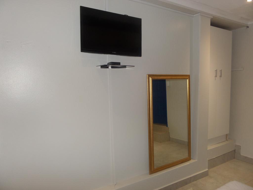 Tshedza Guest House Pretoria Bagian luar foto