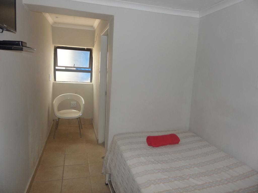 Tshedza Guest House Pretoria Bagian luar foto